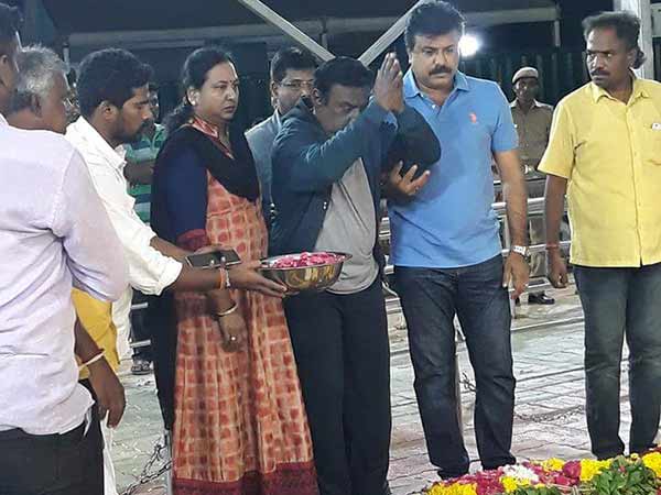 கருணாநிதியின் சமாதியில் கண்ணீர் சிந்திய விஜயகாந்த்