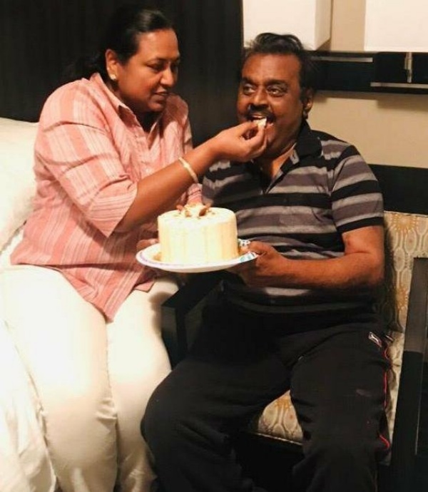 விஜயகாந்துக்கு உறுதுணையாக நிற்கும் பிரேமலதா