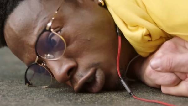 அடிமைபோல் நடத்தும் போலீஸார்