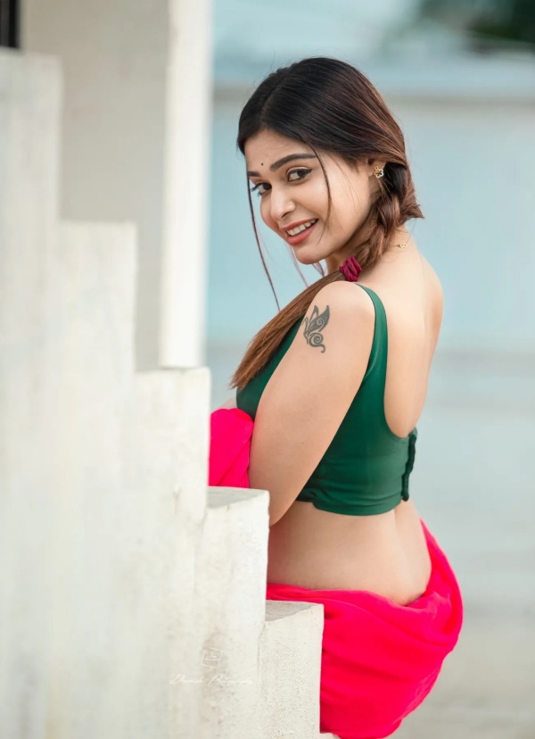 கவர்ச்சியில் கதகளி