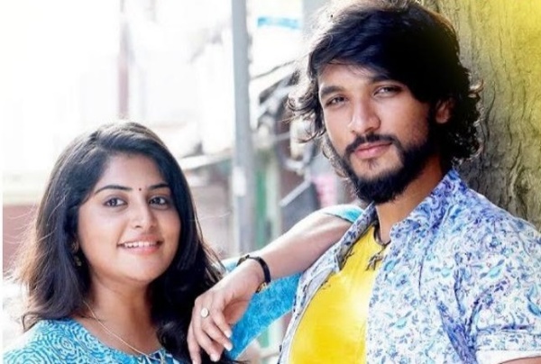 மஞ்சிமாவுடன் காதல்