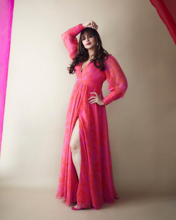 ரஜினிகாந்தின் காதலியாக ஜரினா ரஜினிகாந்தின் காதலியாக ஜரினா