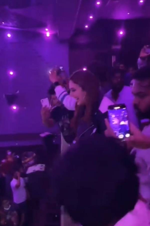 அவுட்டுக்கு பாலாபிஷேகம்