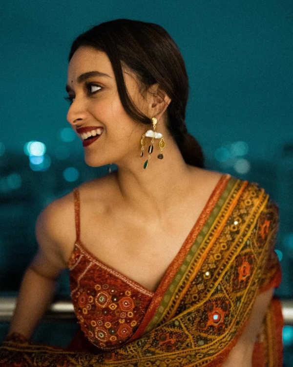 இலை மறைவாக கவர்ச்சி 