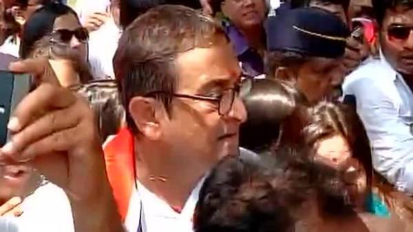 மகேஷ் மஞ்ச்ரேக்கர் வழக்கு பதிவு