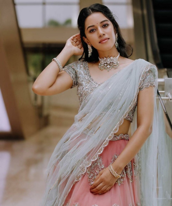 கிராமத்து பெண்ணாக