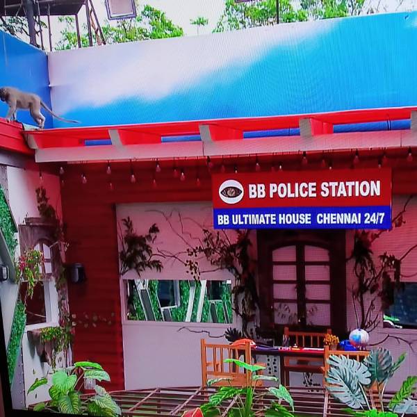 ஓவியா வருவார்