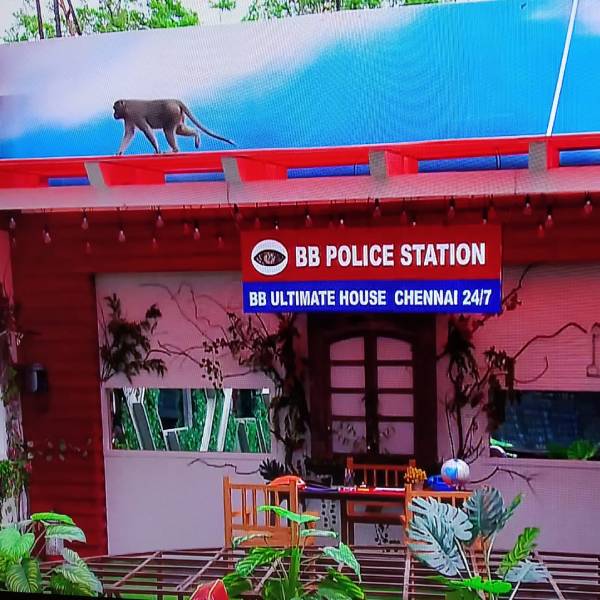 போலீஸ் ஸ்டேஷன் செட்
