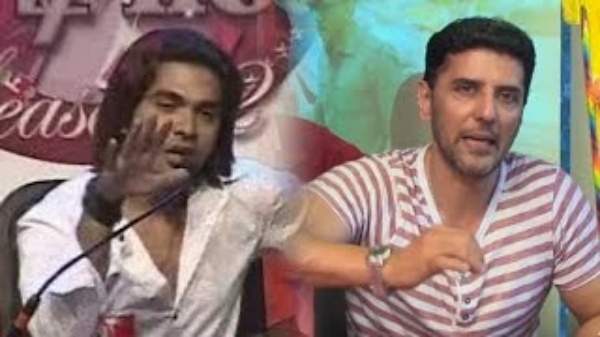 வெளியேறினார்