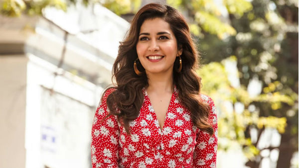 பல படங்களில் பிஸி