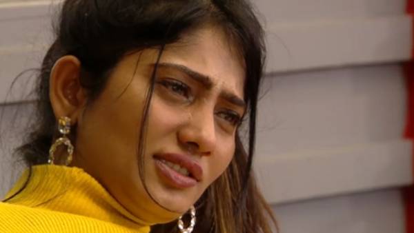 ஜூலி அழுகை