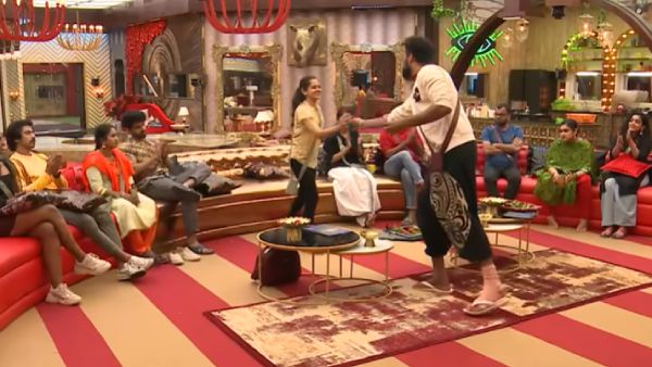 ரோஸ் கொடுத்து நாமினேஷன்