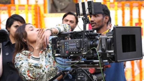 கேமராவுடன்