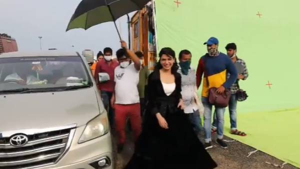 எங்களை வைத்து காமெடி பண்றீங்களா