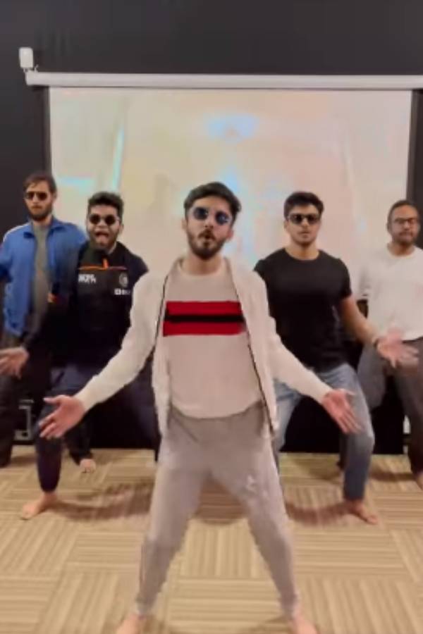 அட இவரும் ஆடிட்டாரா 