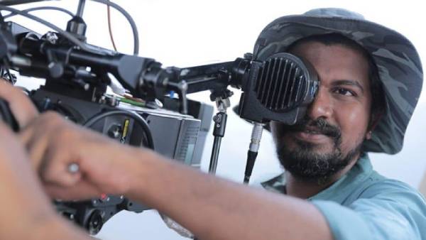 ஆஹா இவரும் இருக்காரா 