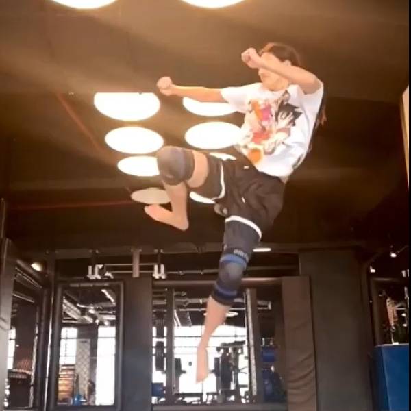 டைகர் ஷெராஃப்புடன் காதல் டைகர் ஷெராஃப்புடன் காதல்