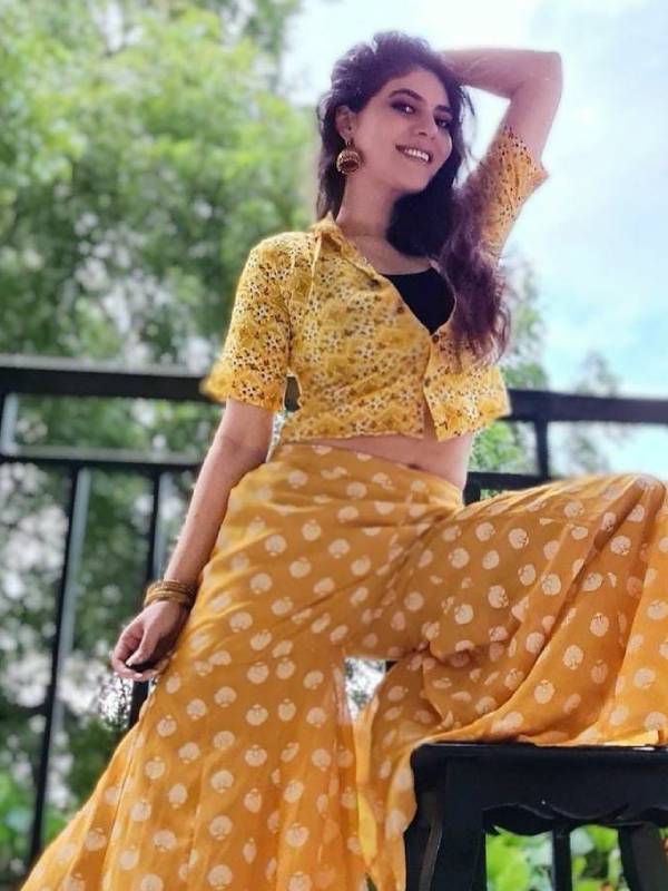 வில்லேஜ் ரோலில் 