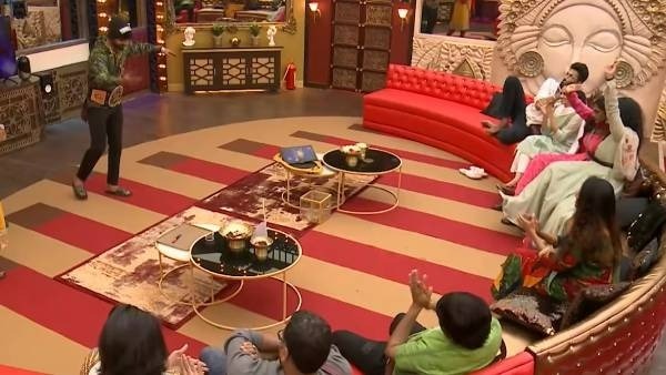 பெண்களை வெளியேற்ற பிளானா 