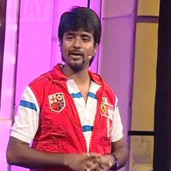 நிகழ்ச்சி தொகுப்பாளர்