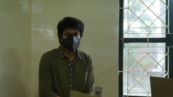 முதல் பிரபலமாக முதல் பிரபலமாக