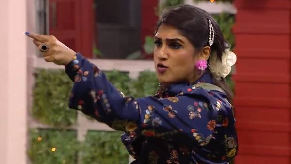 வனிதா தனி பாணி