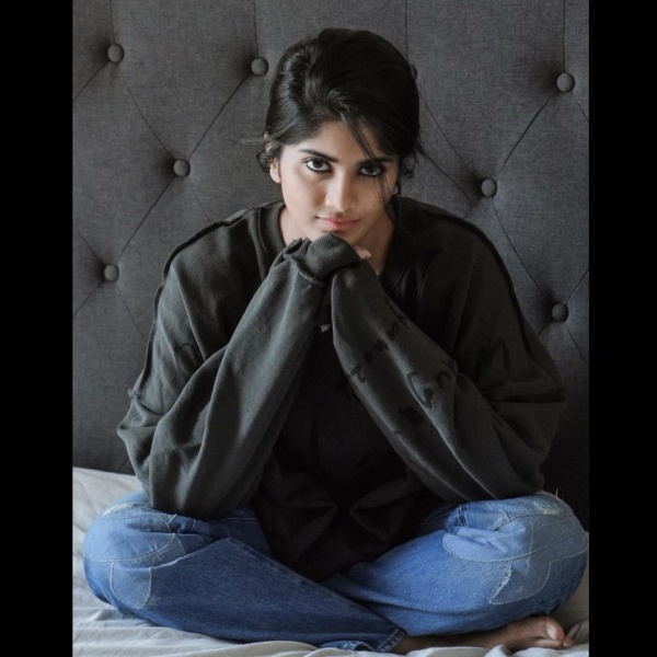 கவர்ச்சி காட்டாமல் அழகிய நடிப்பின்