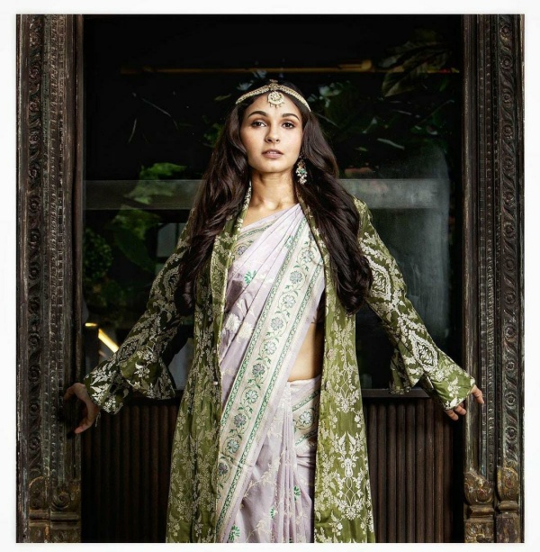 மணப்பெண் கோலத்தில்