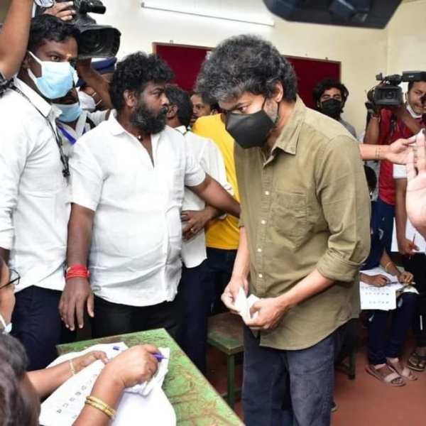 காலையிலேயே ஷார்ப்பா வந்த விஜய் 