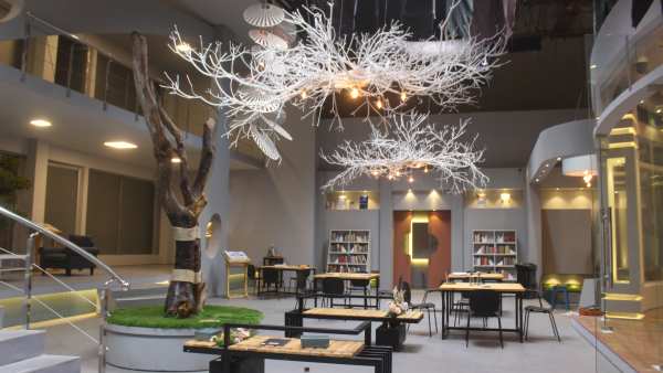 சமந்தா பல படங்களில் 