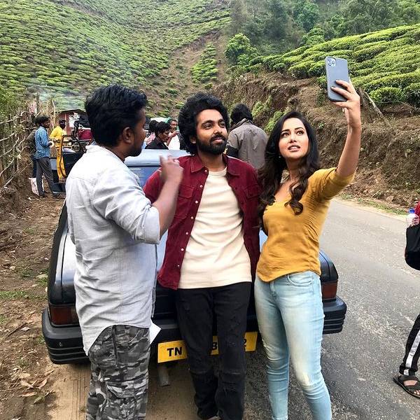 மூணாறில் ரைசா வில்சன் 