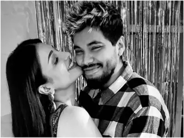 திருமணம் ஆகிடுச்சா, இல்லையா