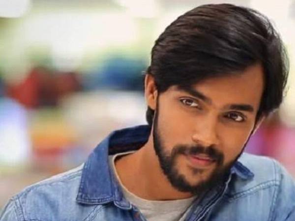 முக்காடு போட்டுக்கொண்டு