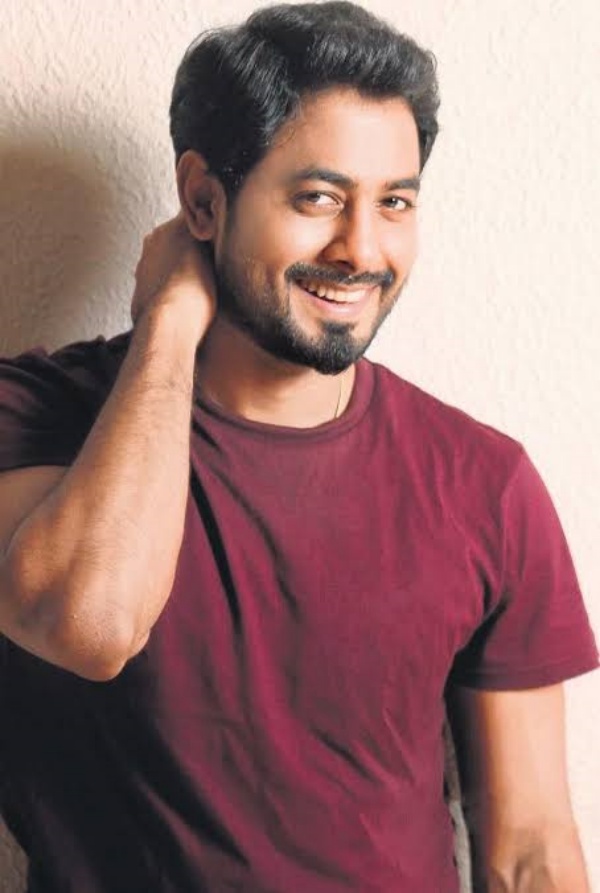 ஹீரோவாக அறிமுகமானார்