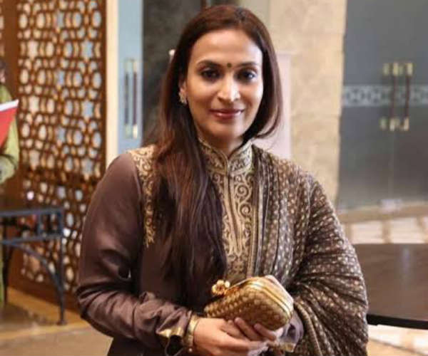 சமூகவலைதளங்களில் ஆக்டிவ் 