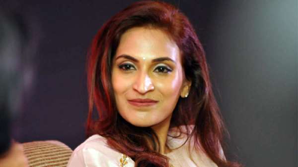 இயக்கத்தில் பிசியான ஐஸ்வர்யா 