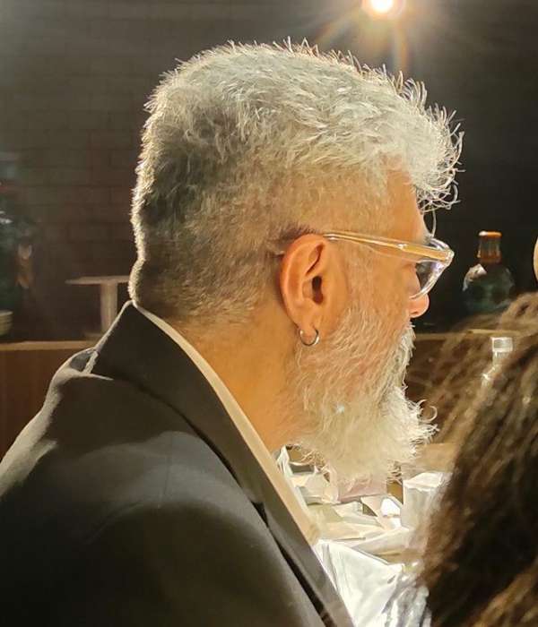 வெள்ளை தாடியுடன் அஜித் 