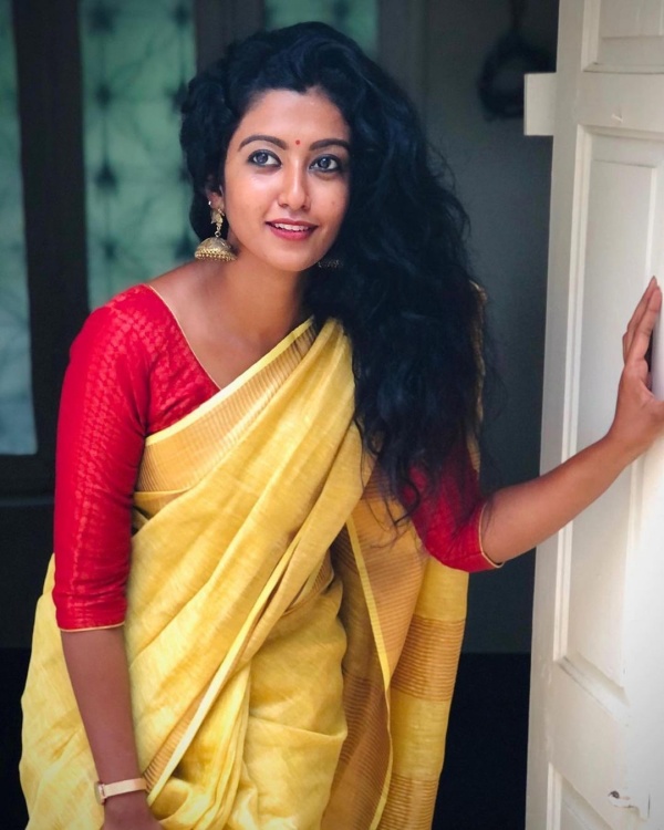 தொடரிலிருந்து விலகிய ரோஷிணி