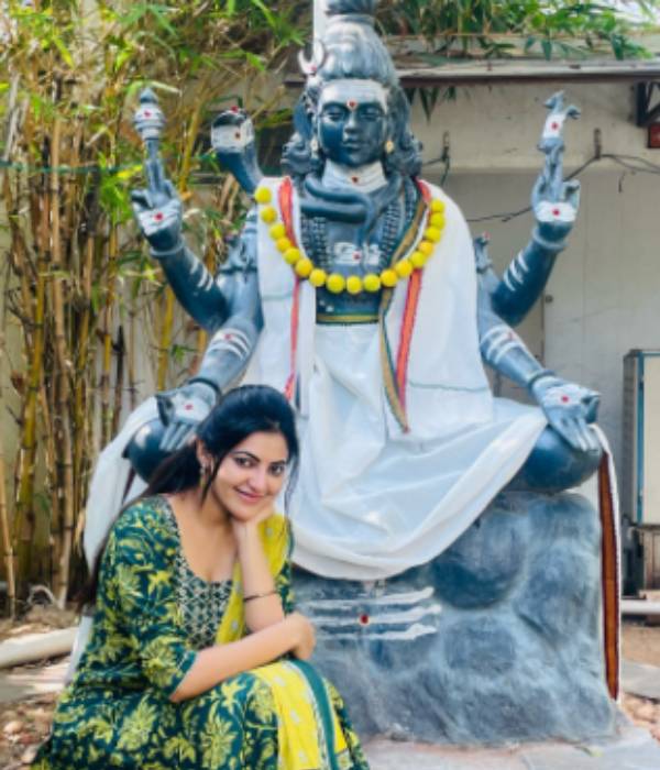 பல படங்களில் 