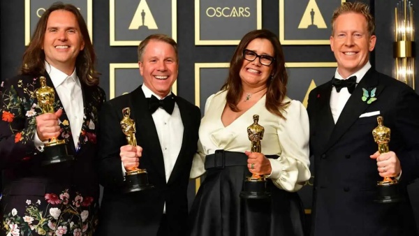 இயக்குநர்கள் மகிழ்ச்சி