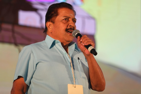 கண்கலங்கிய சிவக்குமார்