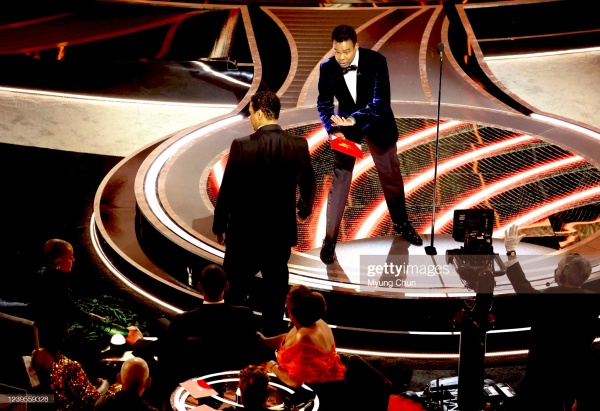 முதலில் ஏன் சிரித்தார்