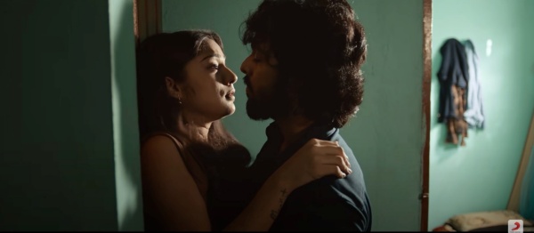 அடுத்த ஹிட் அடுத்த ஹிட்