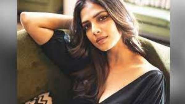  மாளவிகா ஏக்கம் 