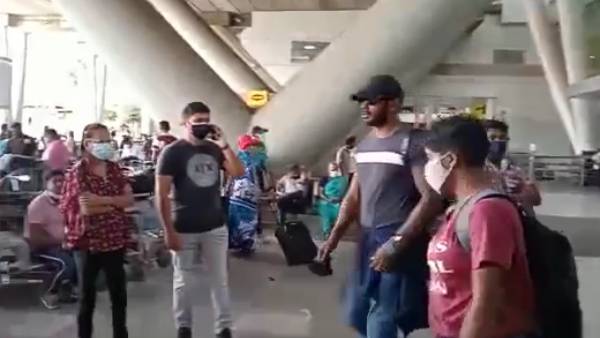 சிகிச்சை முடிந்து திரும்பிய விஷால் சிகிச்சை முடிந்து திரும்பிய விஷால்