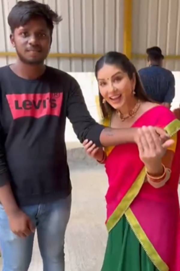 எப்போதும் காதலியுங்கள் எப்போதும் காதலியுங்கள்