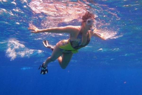 கடலில் உற்சாக குளியல்