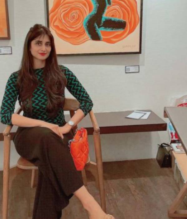 சோஷியல் மீடியாவில் ஆக்டிவ்