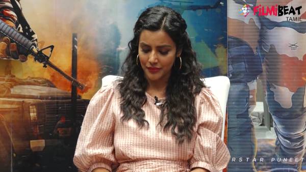 பிரியா ஆனந்த் ஜோடி 