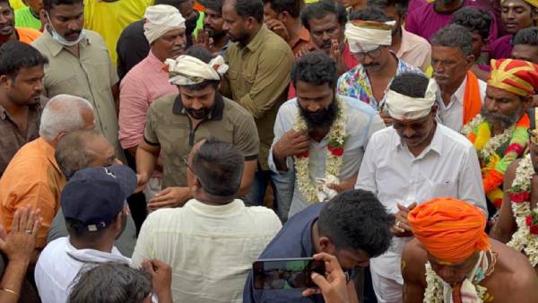 காளைகளை அடக்கும் சூர்யா 